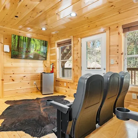 Pine Mountain Retreat, Hot Tub, Game Room, 1089 Free Tickets Each Paid Day, Dollywood And More